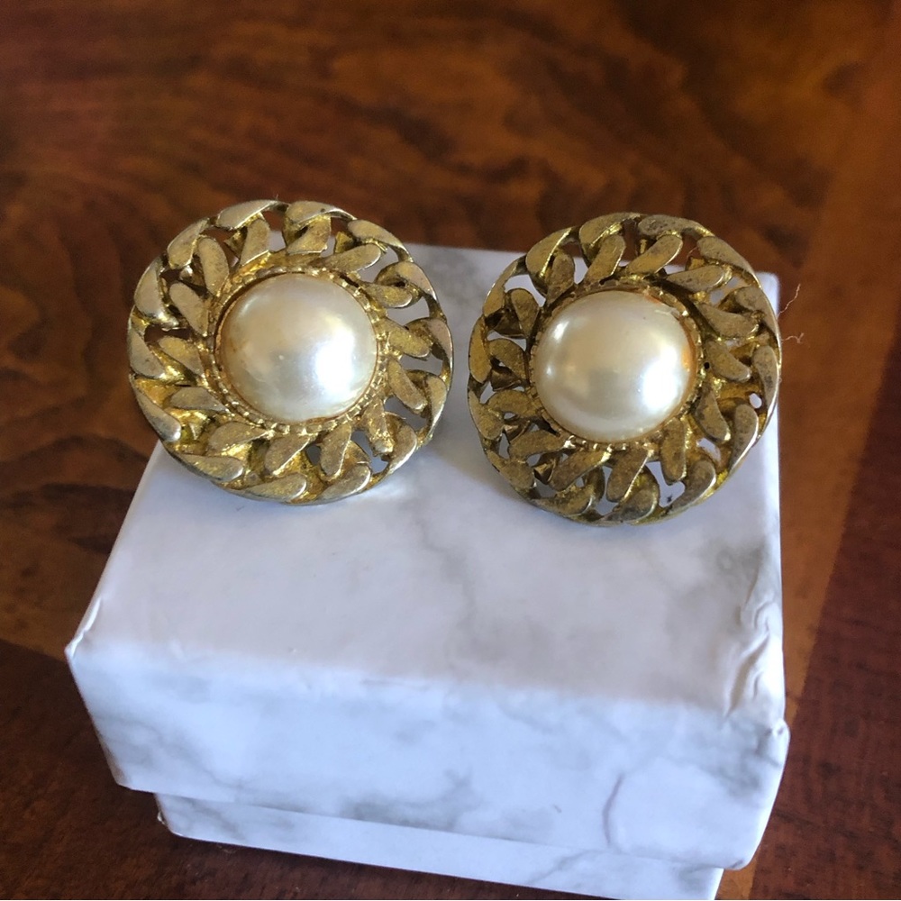 Vintage 70s gold plated chain wrapped faux pearl pierced earrings